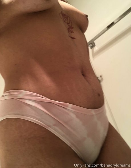 benadryldreams xxx pornstar pic