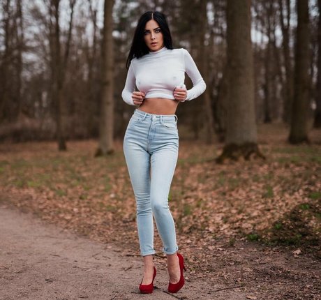 Miss Electric model top gallery