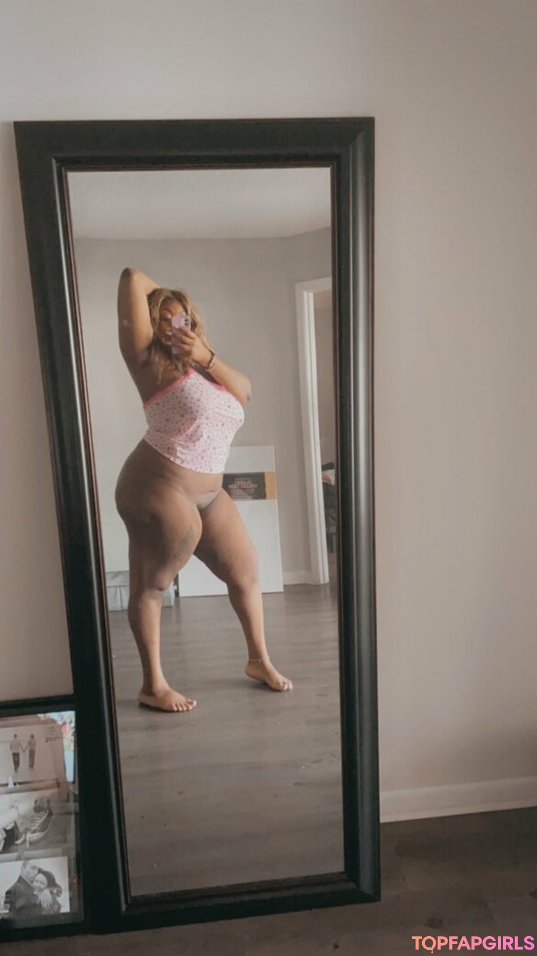 screwraq naked model photos