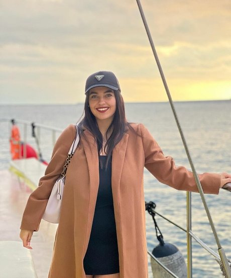 Anneris18 erotic actress img