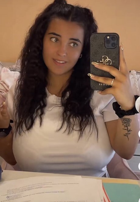 Anneris18 top profile image