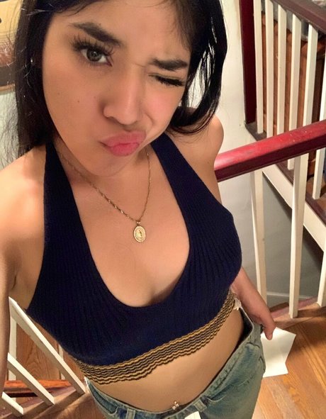 skinny brunette onlyfans top galleries