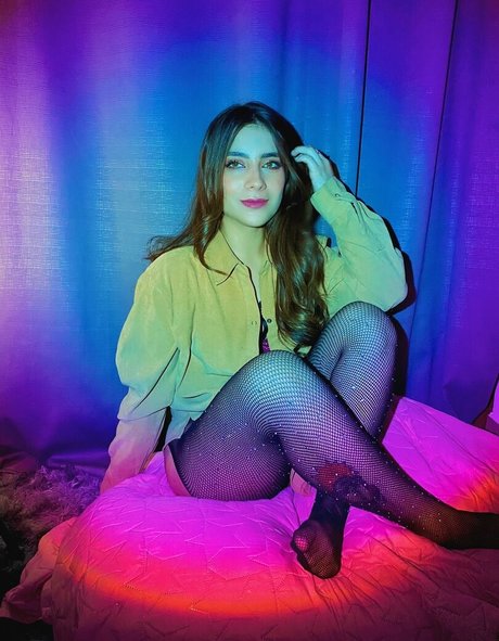 Nicole Navarrete model exclusive pic