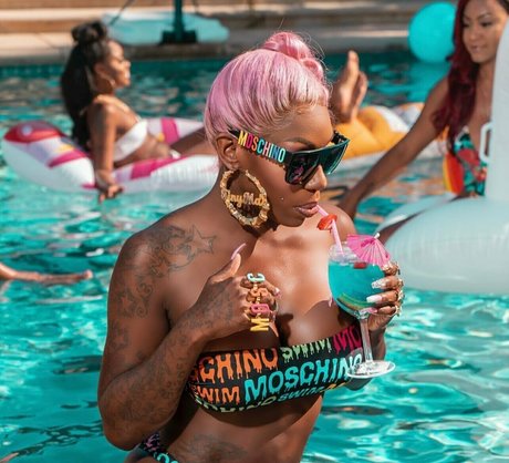 blonde secretary onlyfans free naked picture