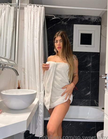 curvy lesbian onlyfans hot nude pic