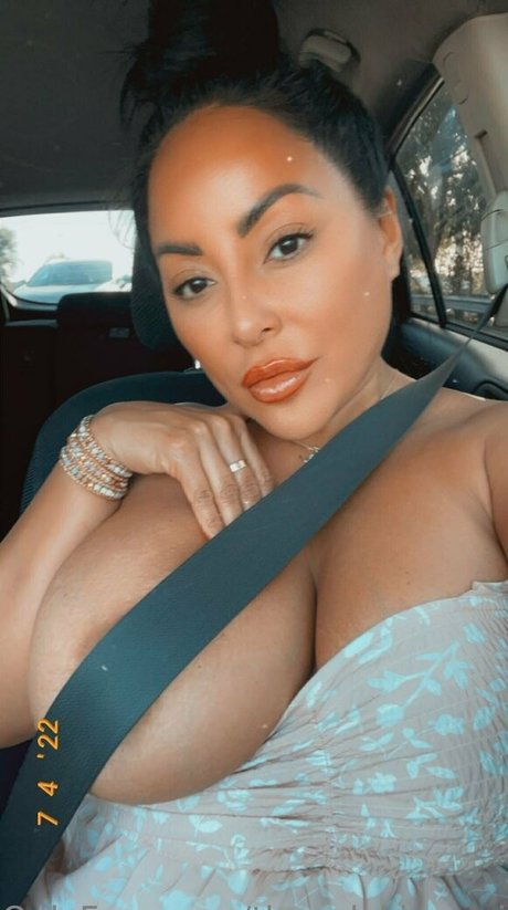 theonlykiaramiaxxx top model pic