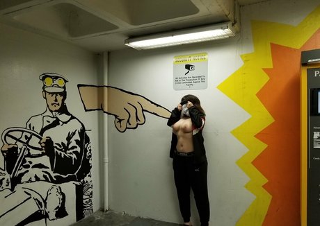 moyumie star sexy photos