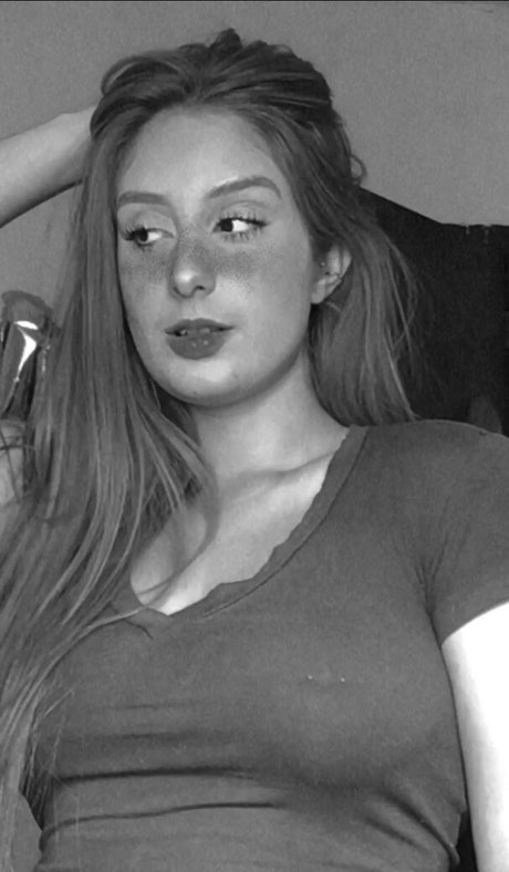 dani bluee nude model image