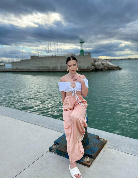 selena girl erotic pornstar pics