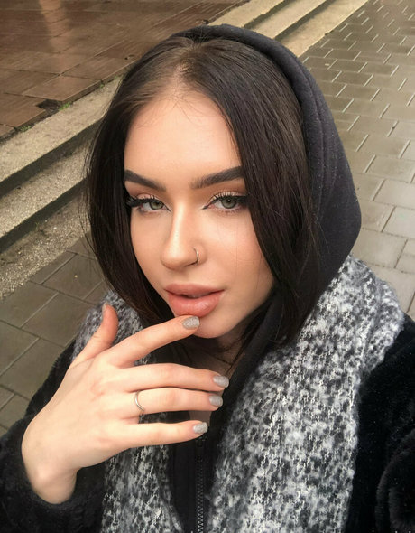 selena girl star naked gallery