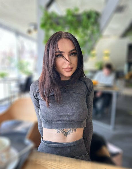 selena girl beautiful model images