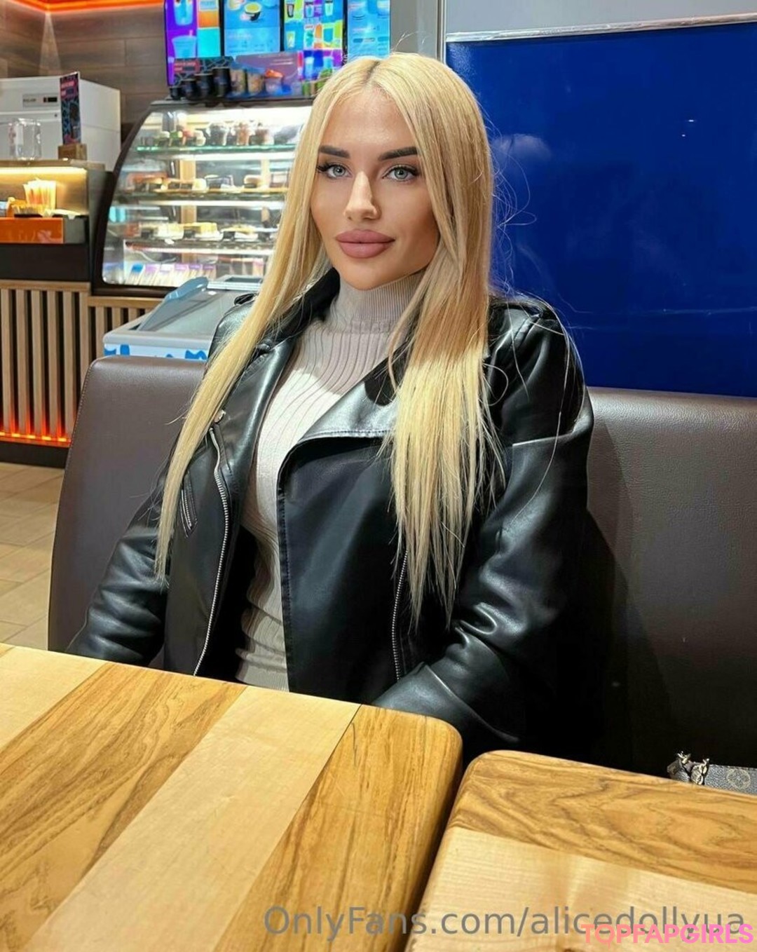 alicedollyua star nude picture