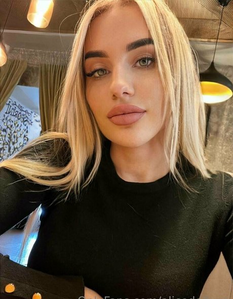 alicedollyua art star pic