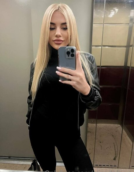 alicedollyua xxx model pic