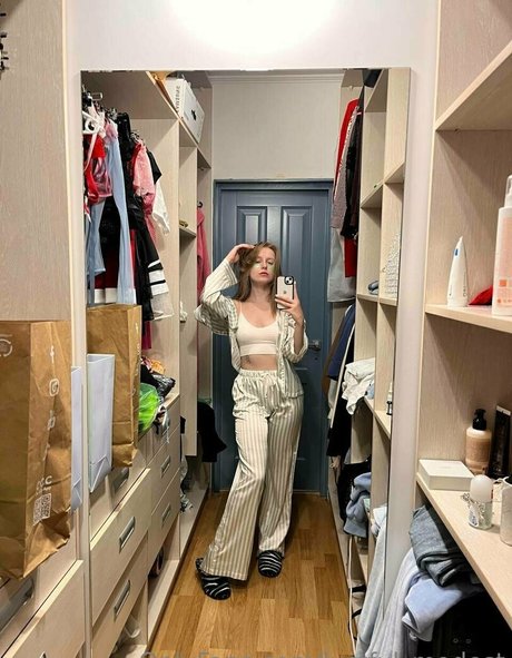 lustful modest naked actress pic