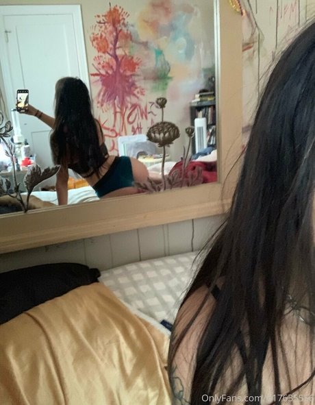 velvetmuerte star hot photos