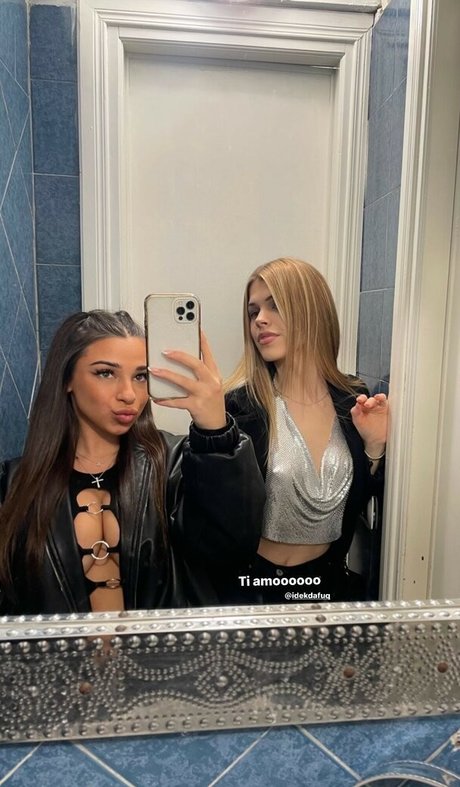 Alexuh1 nudes model pic