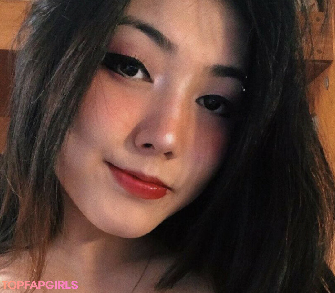 Milene Megumi model naked picture