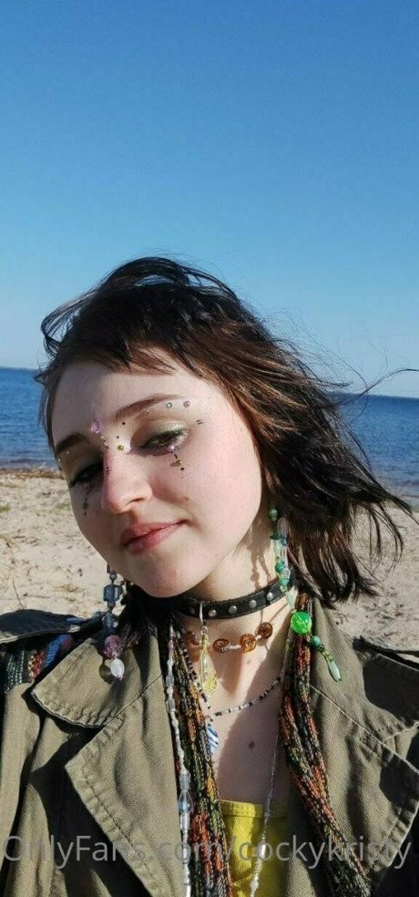 skinny brunette onlyfans free photos