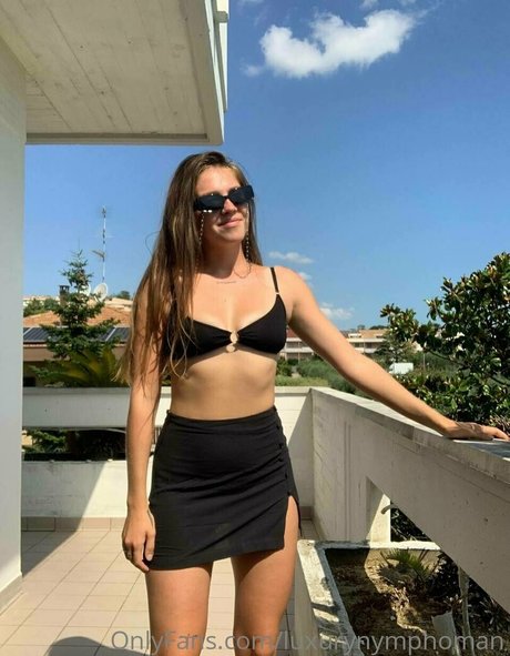 aminavalentino model top picture