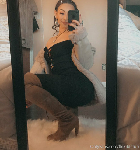 flexiblefun sex model photo