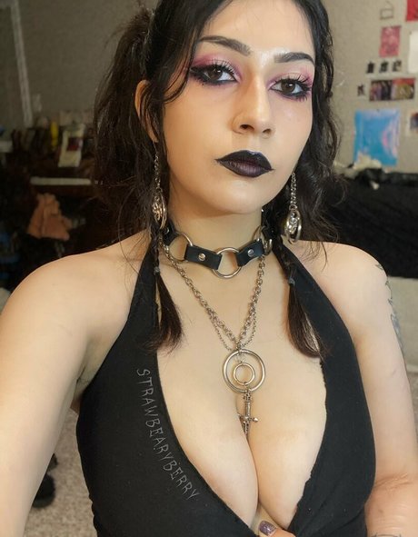 Strawbearyberry naked pornstar photos