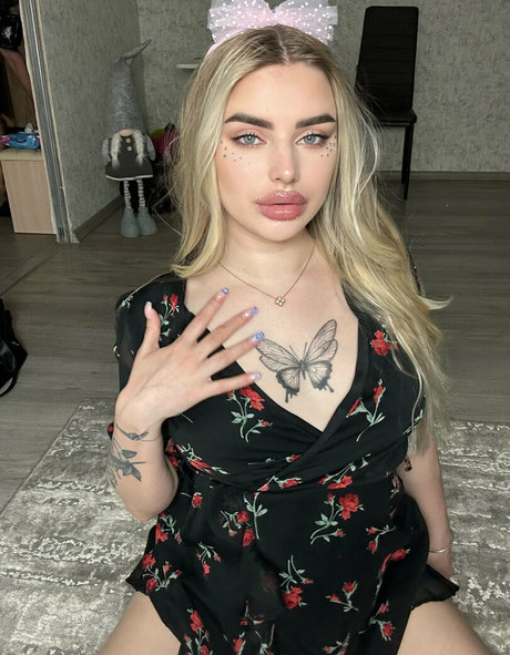 blondyaria model nudes galleries