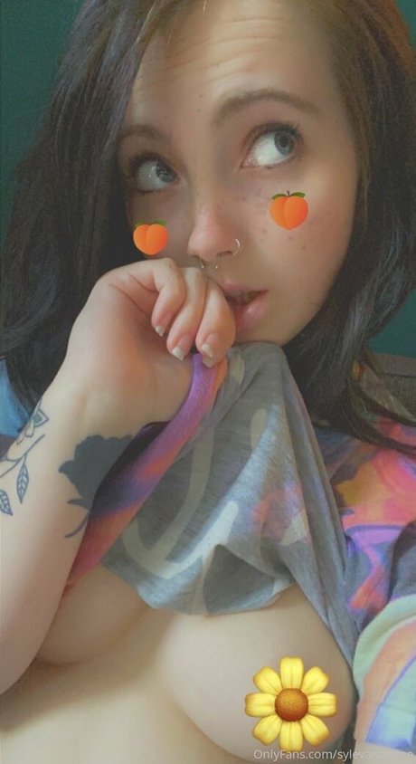 sylevanasfree top model pictures