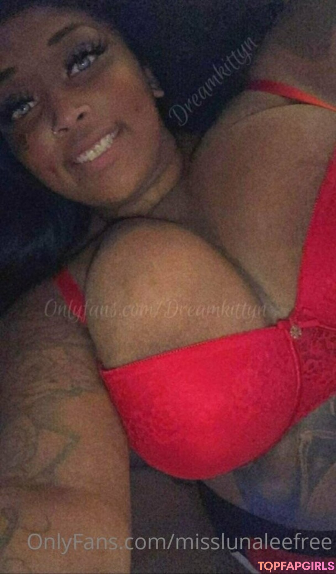 misslunaleefree exclusive model image