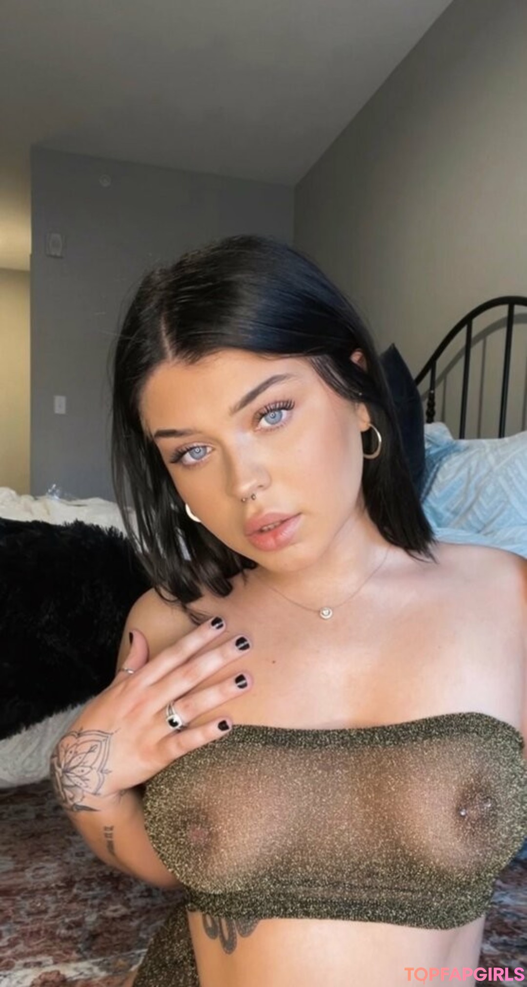 girl onlyfans beautiful naked photo