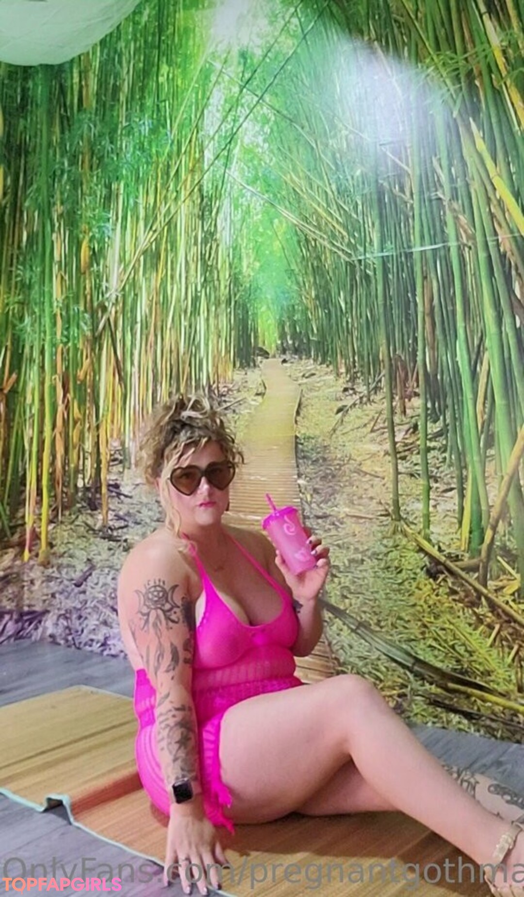pregnantgothmama model hot pictures
