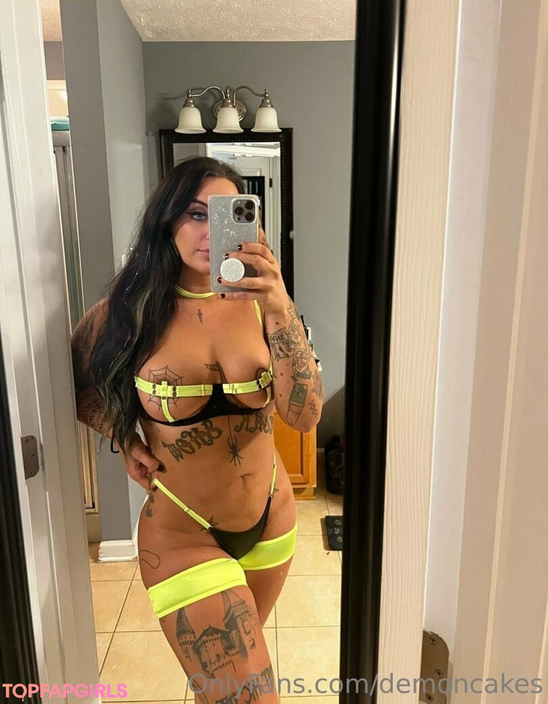 swinger onlyfans free photo