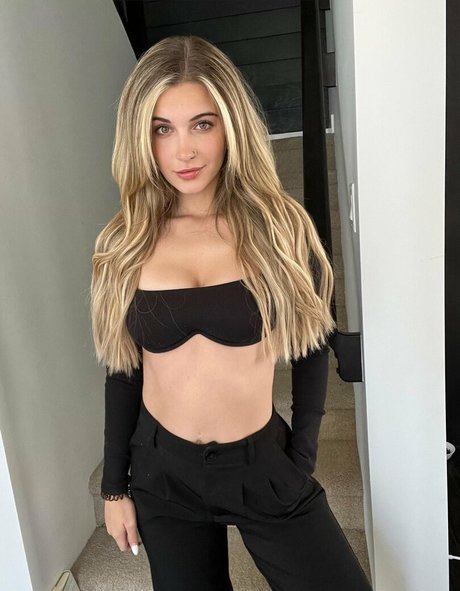 Riley Wood star sexy images