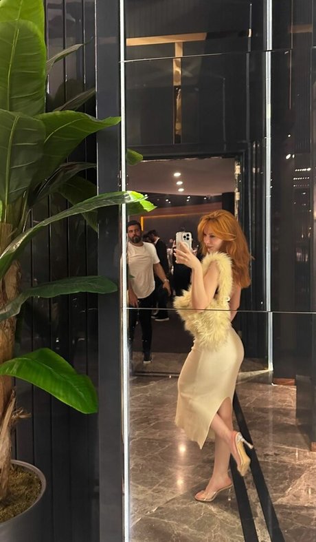 Aysennyuksel hot model images