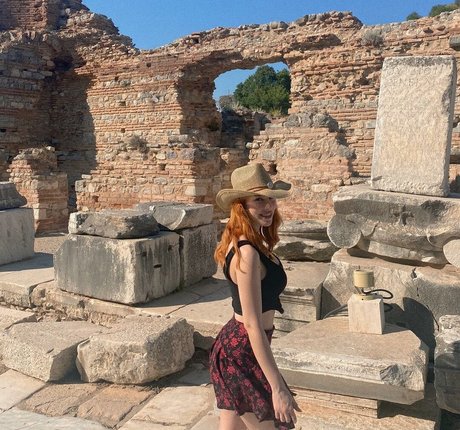 Aysennyuksel star hd photos