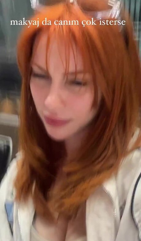 Aysennyuksel nude star photos