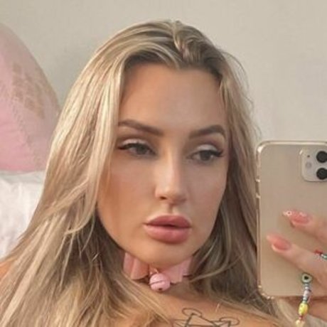 Molly Divine pornstar pretty img