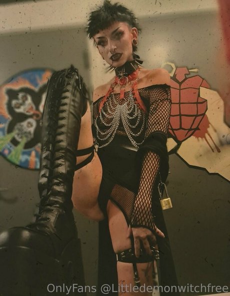 littledemonwitchfree model top image