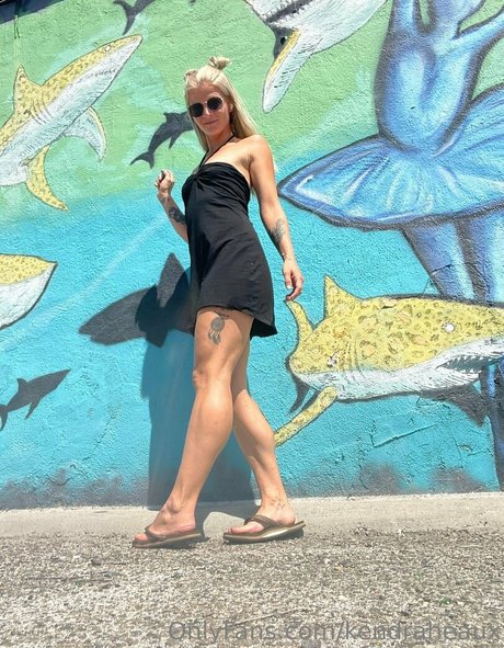 kendraheaux naked model image