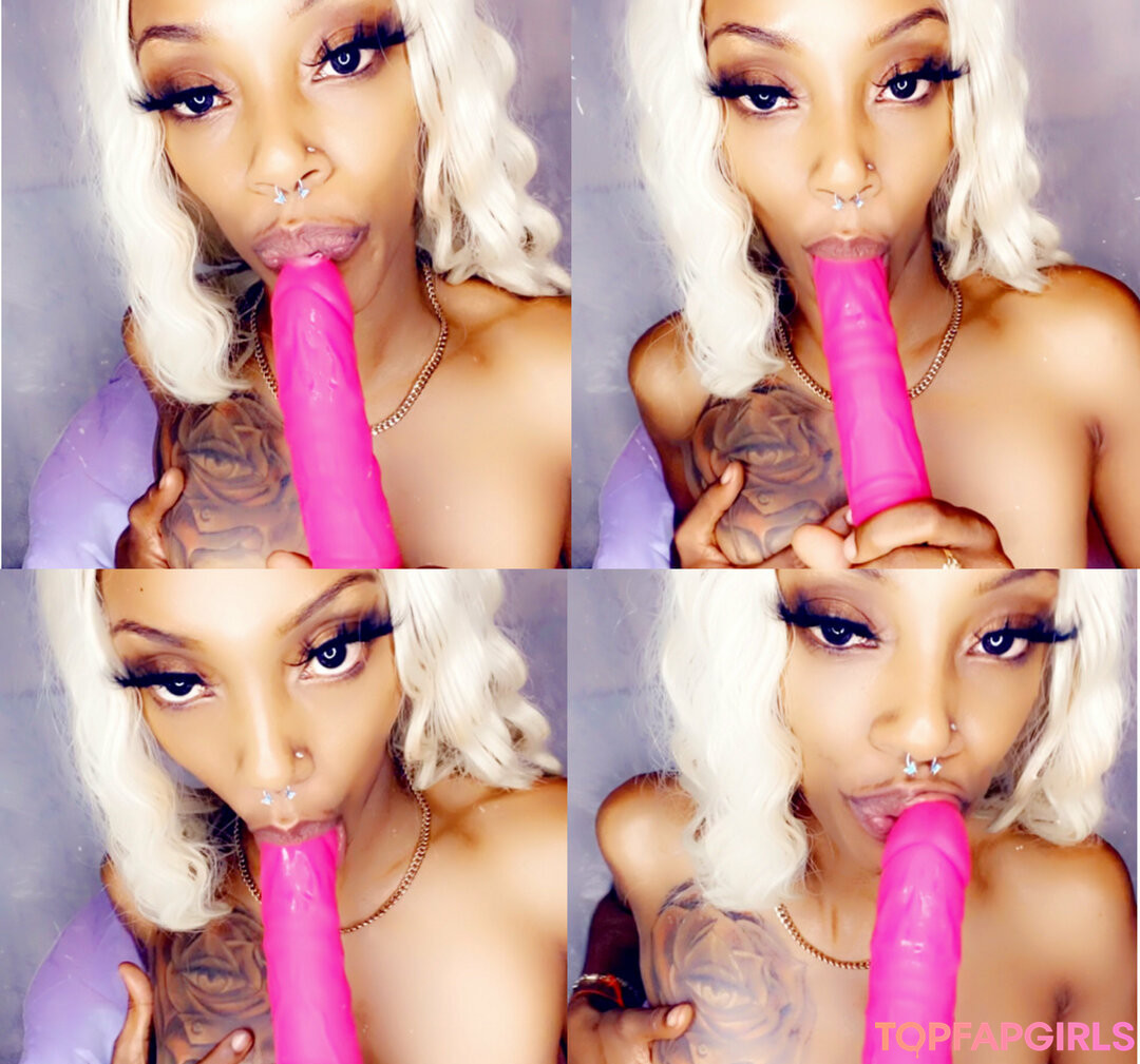 allucaneatwoo naked pornstar pic