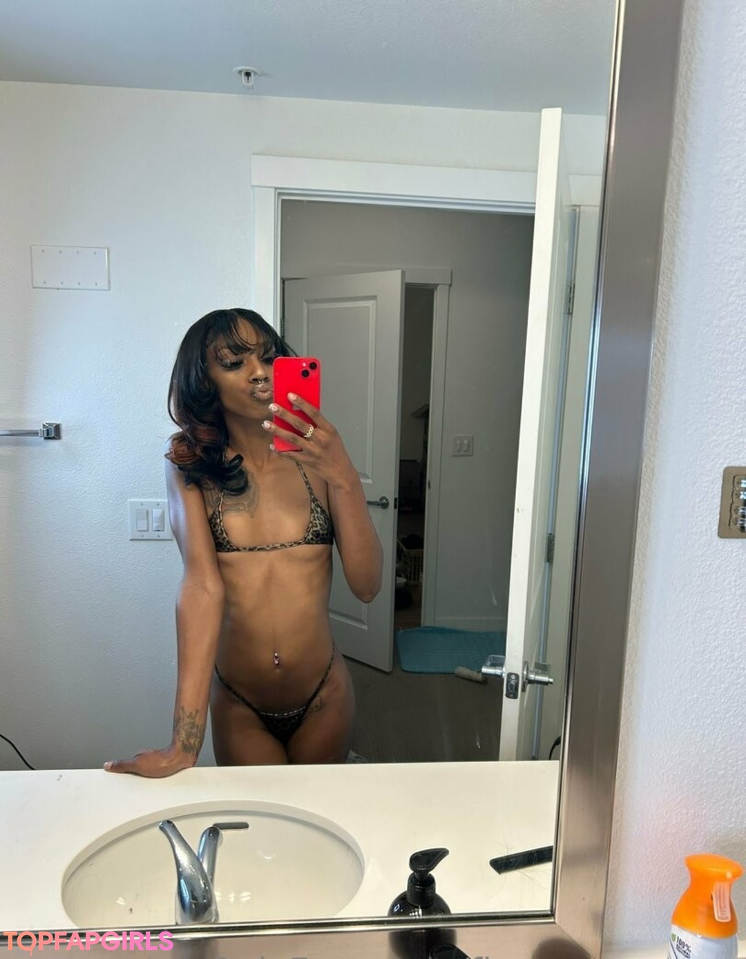 allucaneatwoo pornstar erotic photos