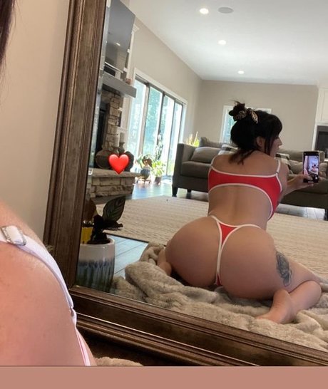 deseroses model nude picture