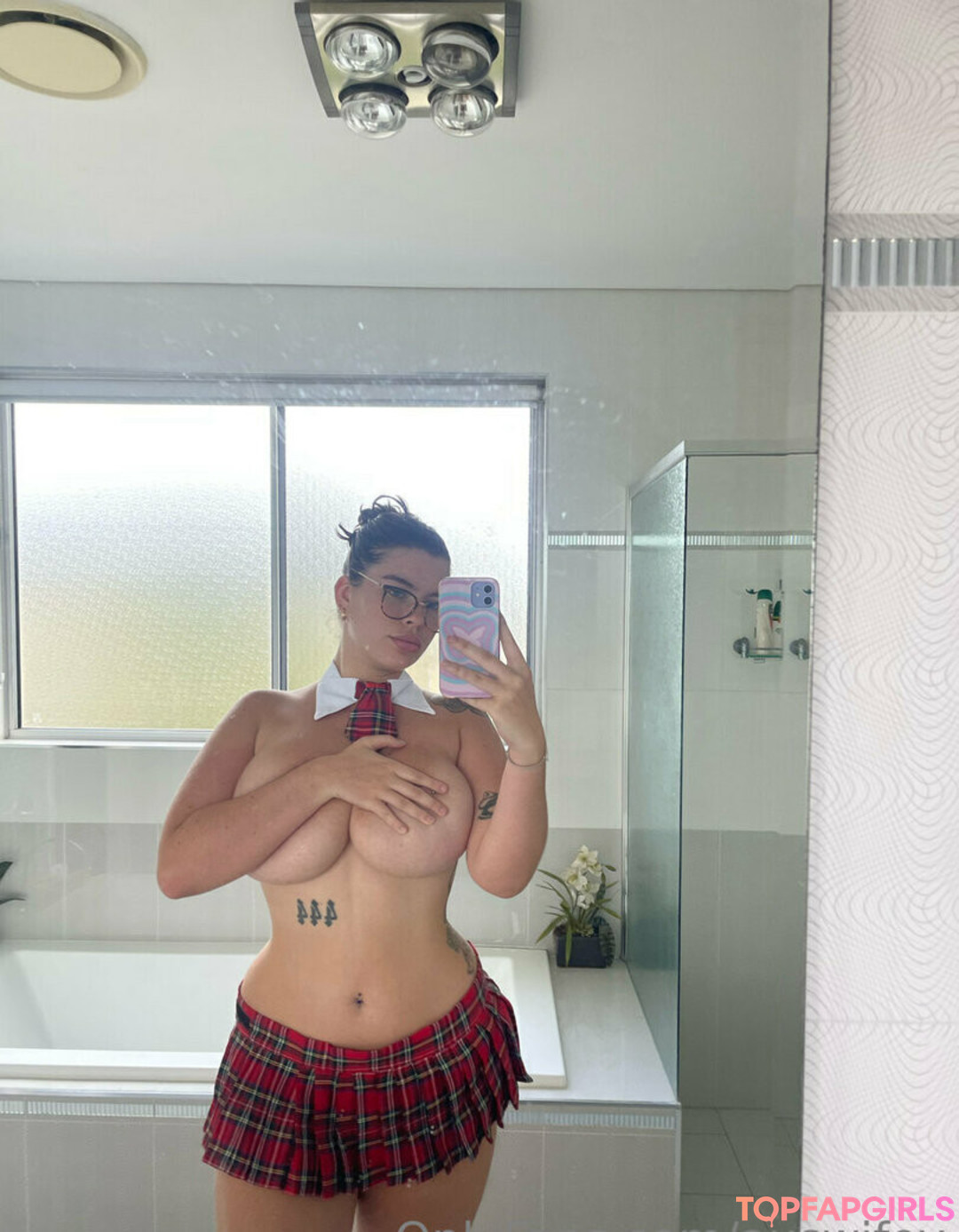 Phoebewillow star nudes galleries