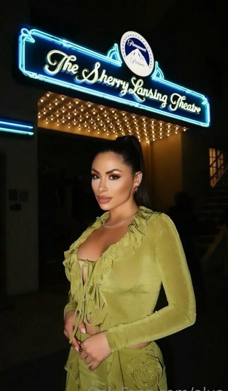 Alus sexy pornstar photo