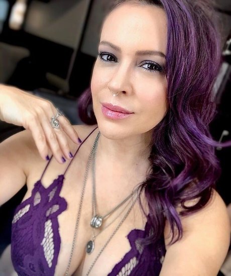 Alyssa Milano pornographic model pictures