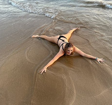 Nicole Arbour top profile image