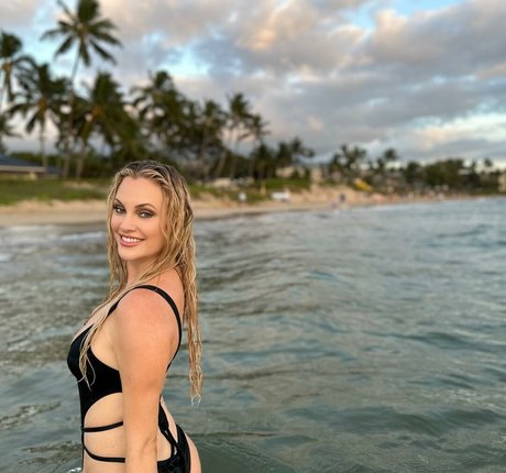 Nicole Arbour model hd photos