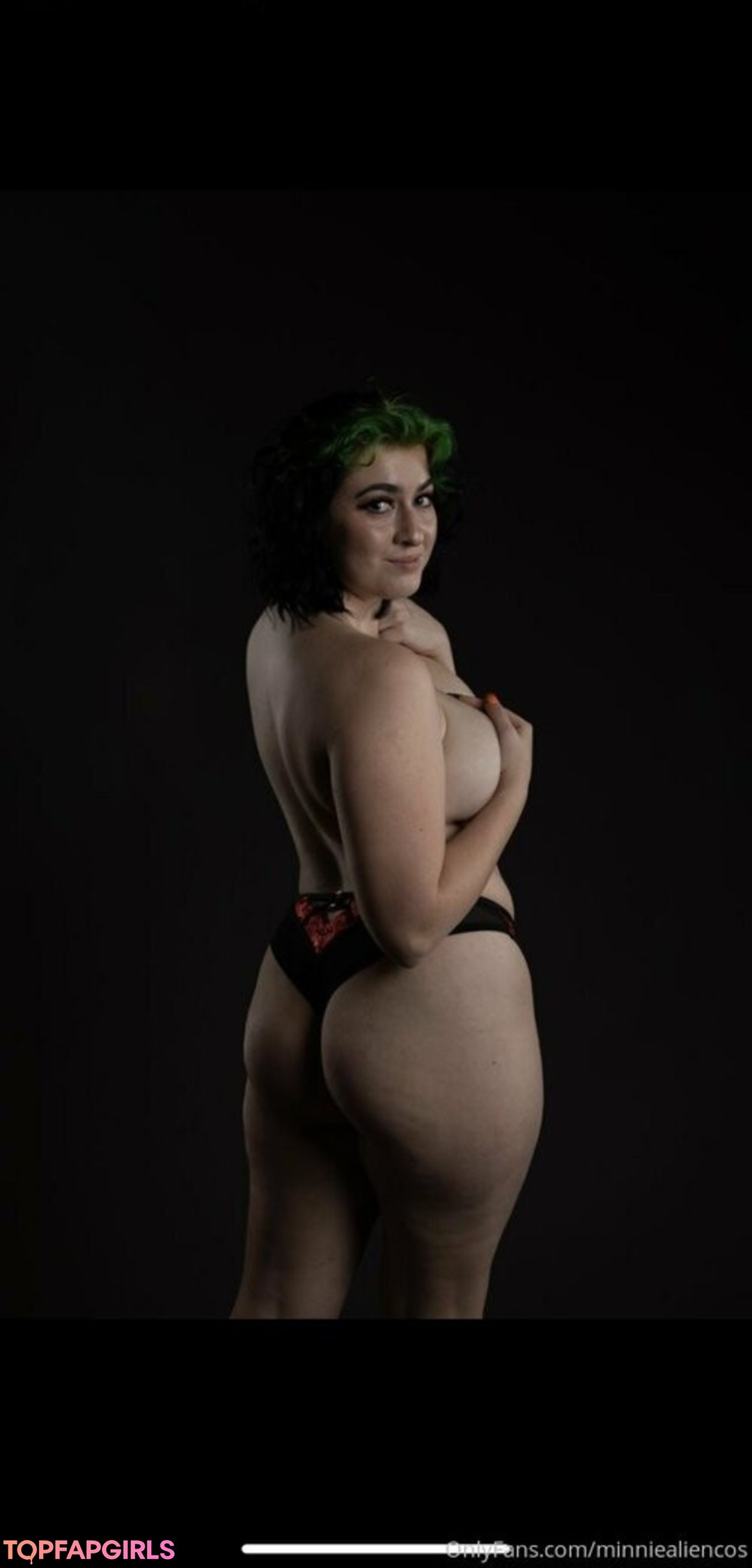 minniealiencos adult model pic