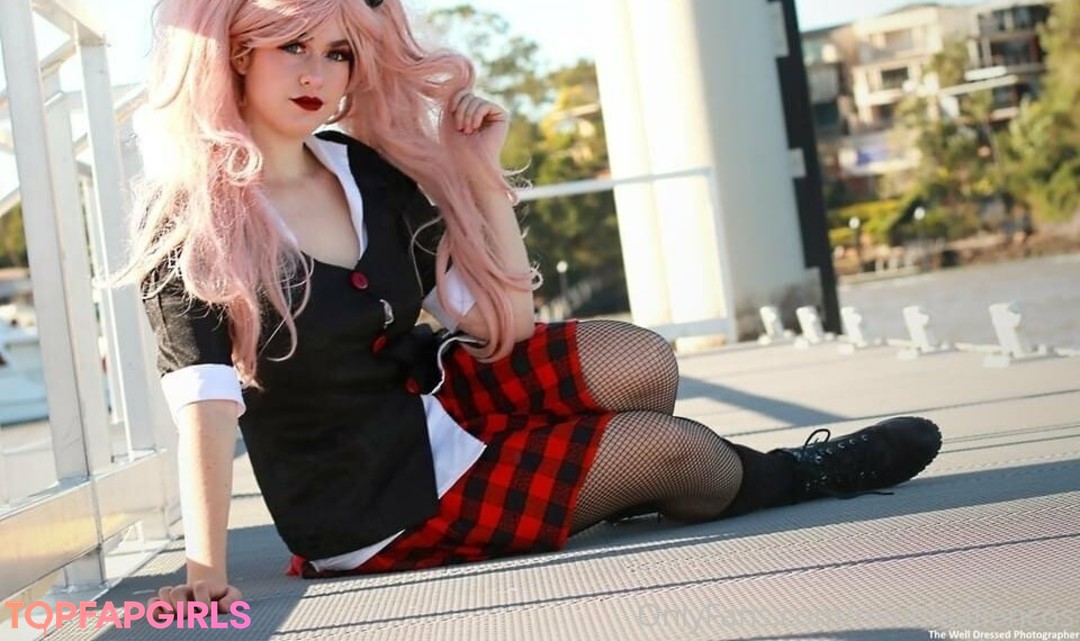 minniealiencos pretty model image