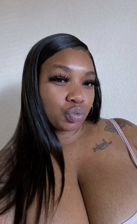 busty onlyfans hot photo